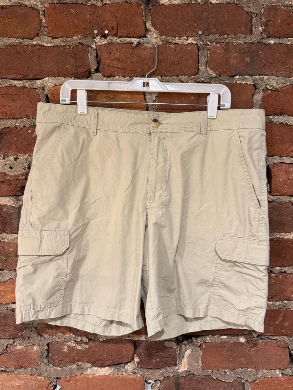Columbia Men's Light Tan Cargo Shorts (100% Cotton)